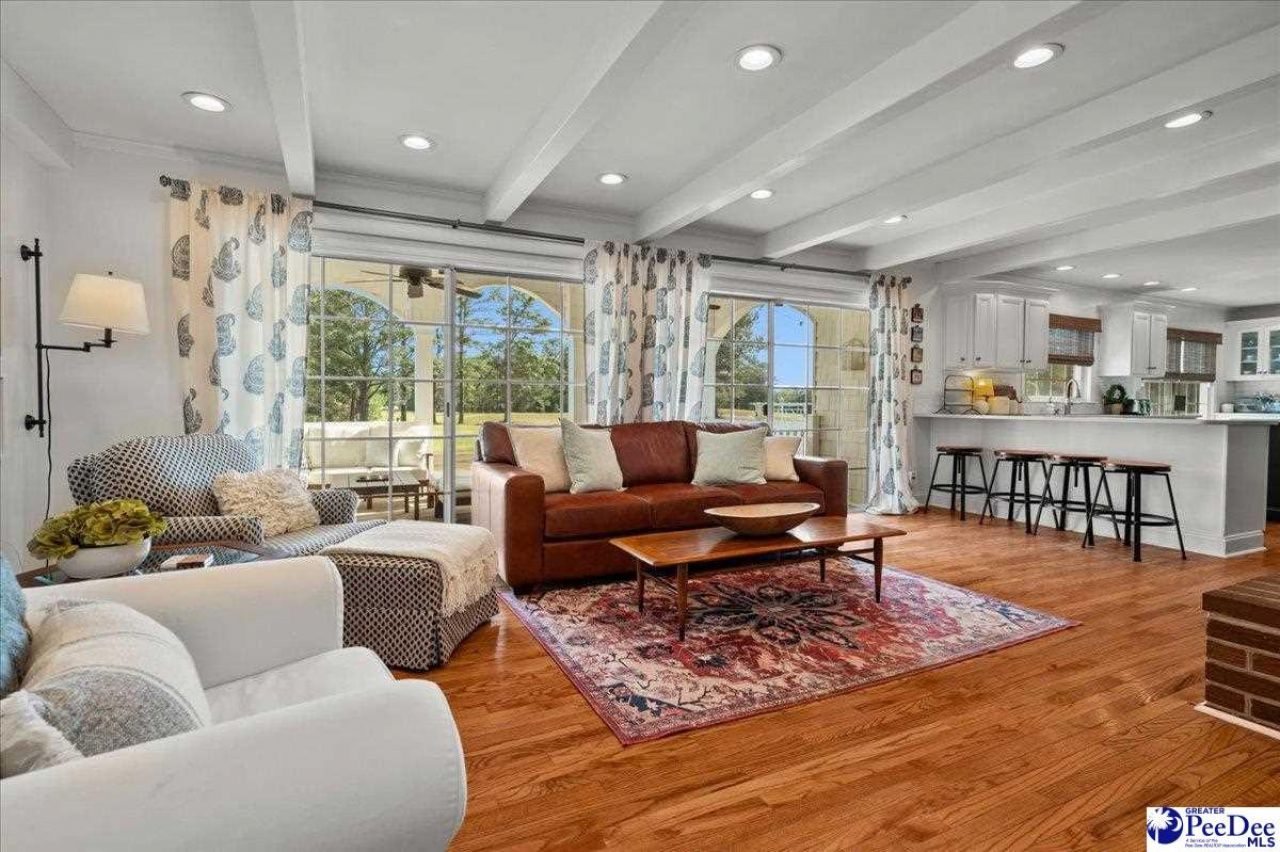 482 Country Club Dr. Photo 9