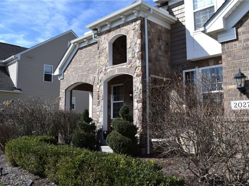 2027 Meadowood Boulevard , Twinsburg, OH 44087 Photo 2