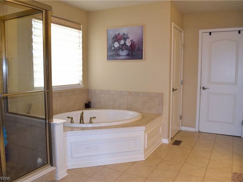 2027 Meadowood Boulevard , Twinsburg, OH 44087 Photo 23