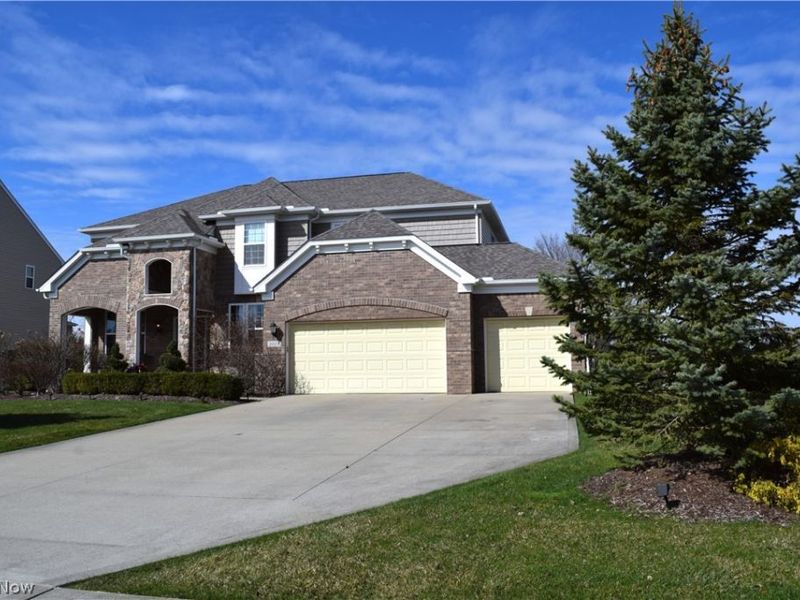 2027 Meadowood Boulevard , Twinsburg, OH 44087 Photo 4