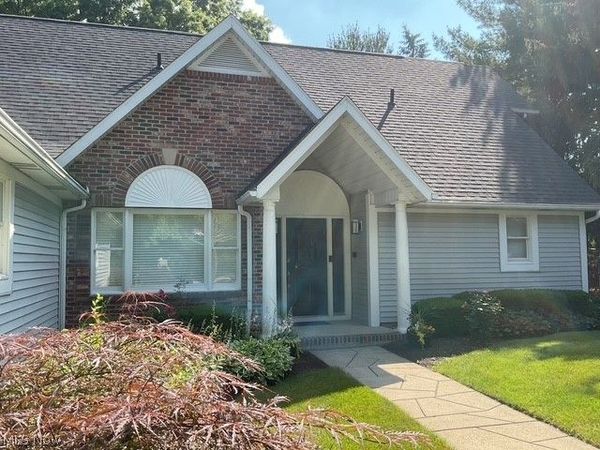 255 Lake Pointe Drive , Akron, OH 44333