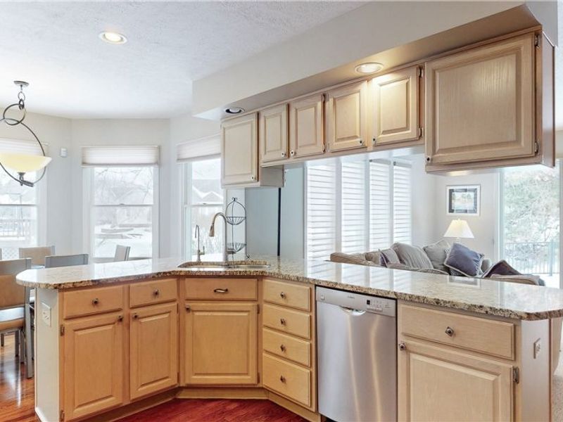 255 Lake Pointe Drive , Akron, OH 44333 Photo 11