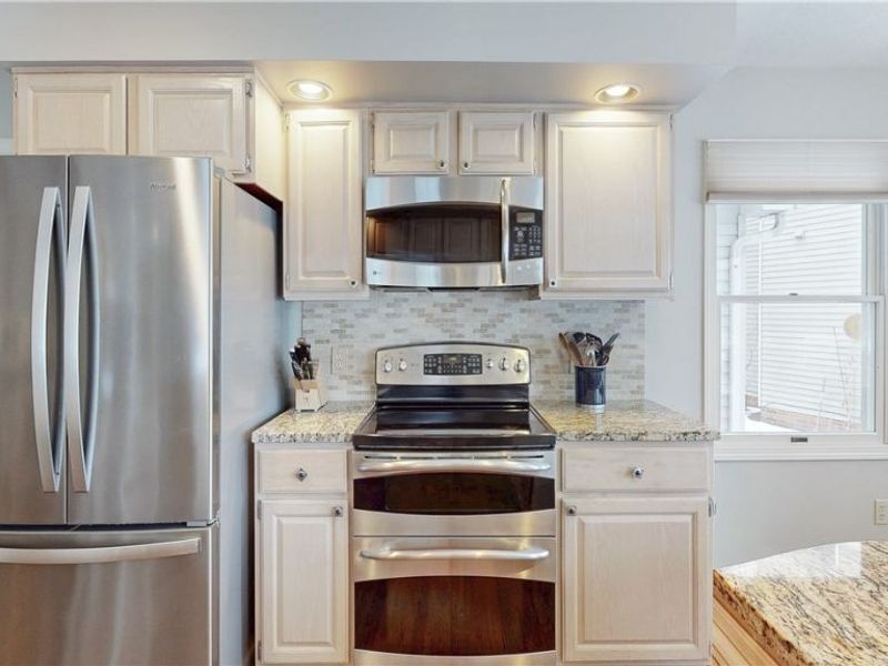 255 Lake Pointe Drive , Akron, OH 44333 Photo 12