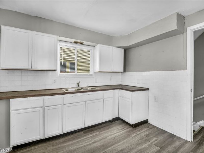 9801 Empire Avenue, Cleveland, OH 44108 Photo 18