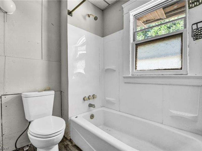 9801 Empire Avenue, Cleveland, OH 44108 Photo 29