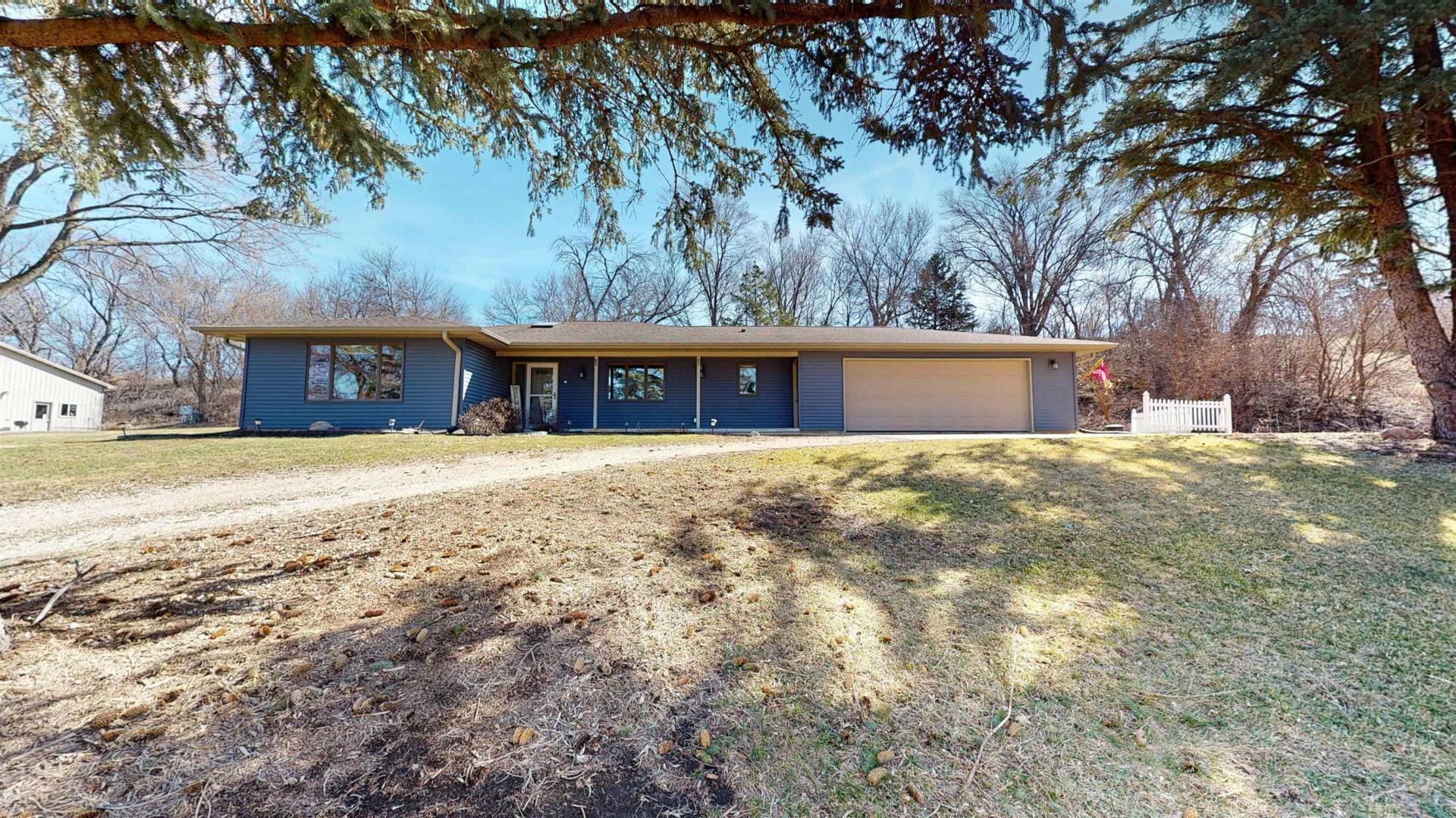 5223 Crest Dr, Cherokee, IA 51012 Main Photo