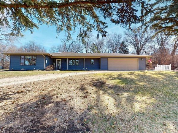 5223 CREST DR, Cherokee, IA 51012