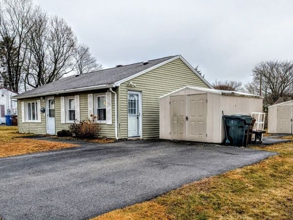 5 Clarendon Rd, Auburn, MA 01501