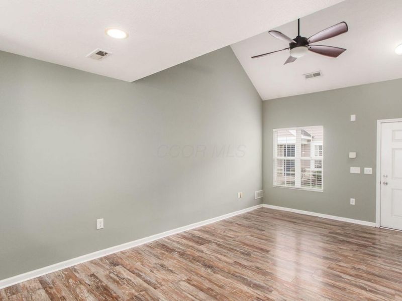 372 Dysar Run Drive , Blacklick, OH 43004 Photo 9