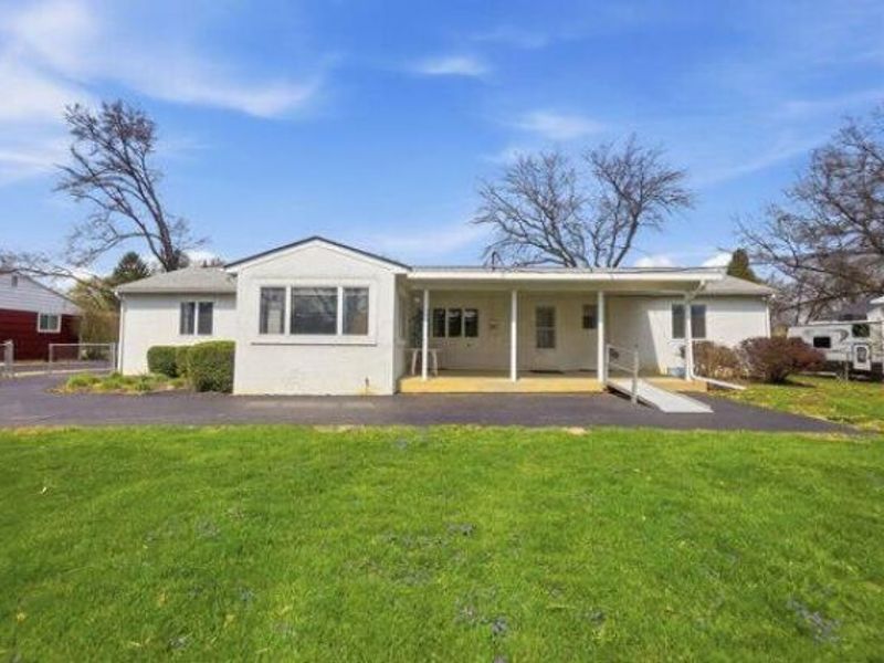 3755 Mayfair Drive, Grove City, OH 43123 Photo 2