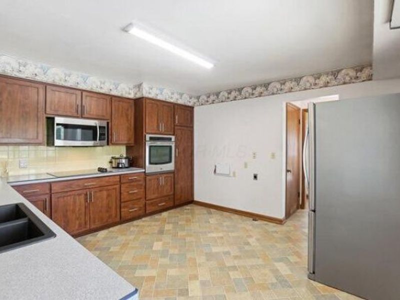 3755 Mayfair Drive, Grove City, OH 43123 Photo 5