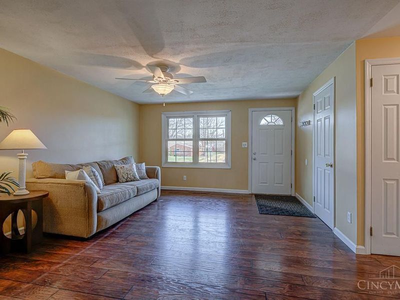 11833 Fairsprings Court, Cincinnati, OH 45246 Photo 2