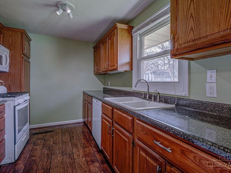 11833 Fairsprings Court, Cincinnati, OH 45246 Photo 6