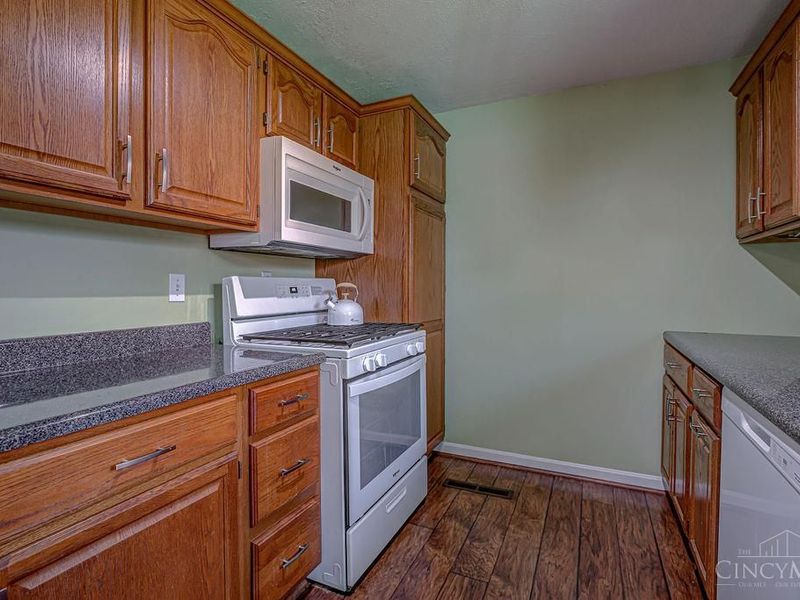 11833 Fairsprings Court, Cincinnati, OH 45246 Photo 7