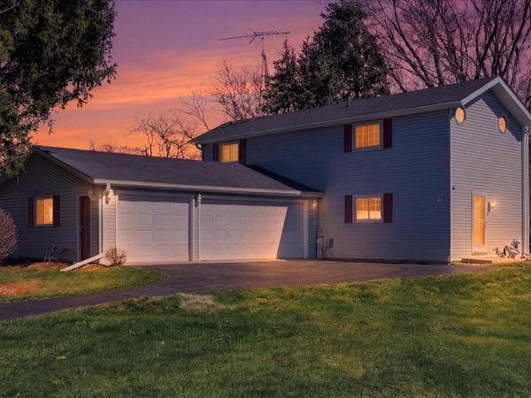 422 PEMBROKE Road SW, Poplar Grove, IL 61065