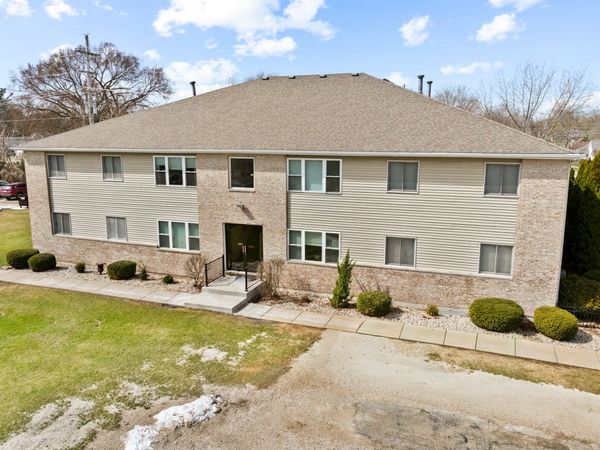 356 Edward Street , Sycamore, IL 60178