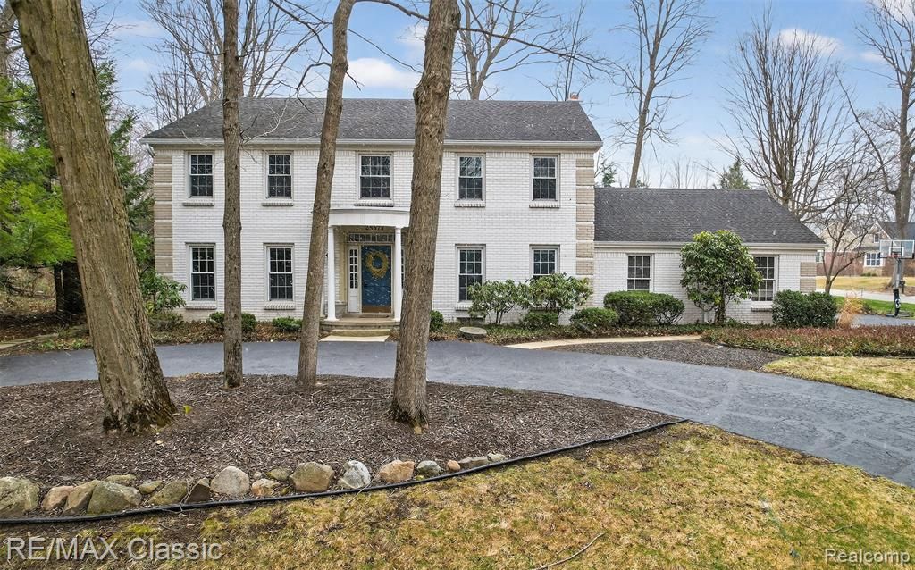 28873 Oak Point Drive, Farmington Hills, MI 48331 Main Photo