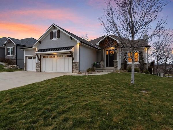 913 SE Wood Ridge Court, Blue Springs, MO 64014