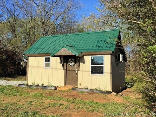 518 NW 6th Street, Checotah, OK 74426