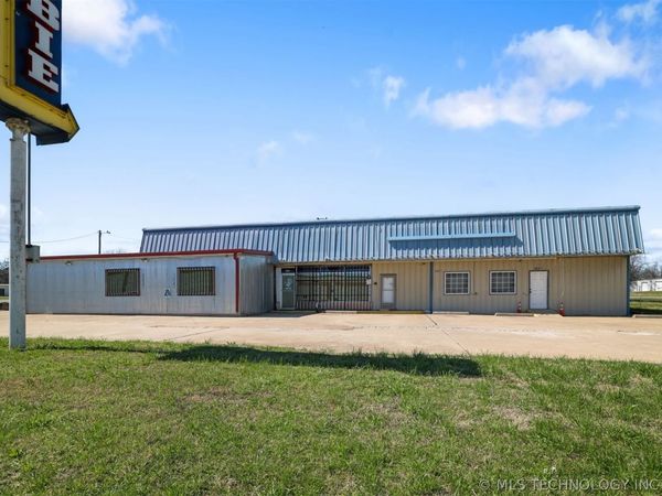 303 N Service Road , Calera, OK 74730