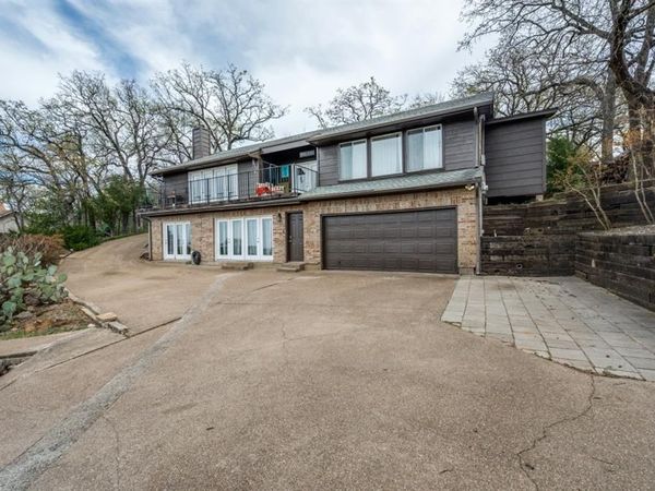 1801 Old Oak Drive, Arlington, TX 76012