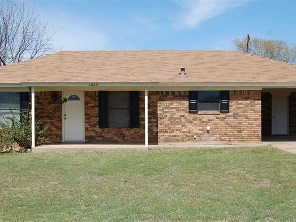 1325 2nd Street, Graham, TX 76450