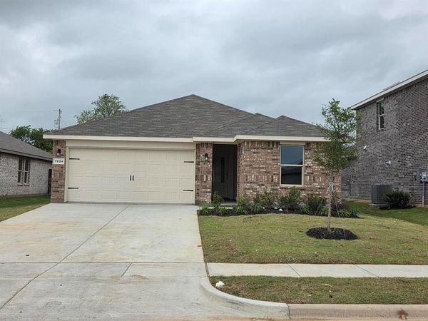 1924 CHEROKEE Lane, Cleburne, TX 76033