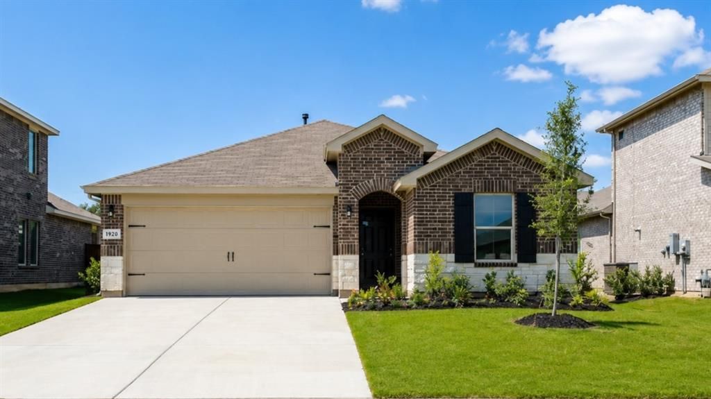 1920 Cherokee Lane, Cleburne, TX 76033 Main Photo