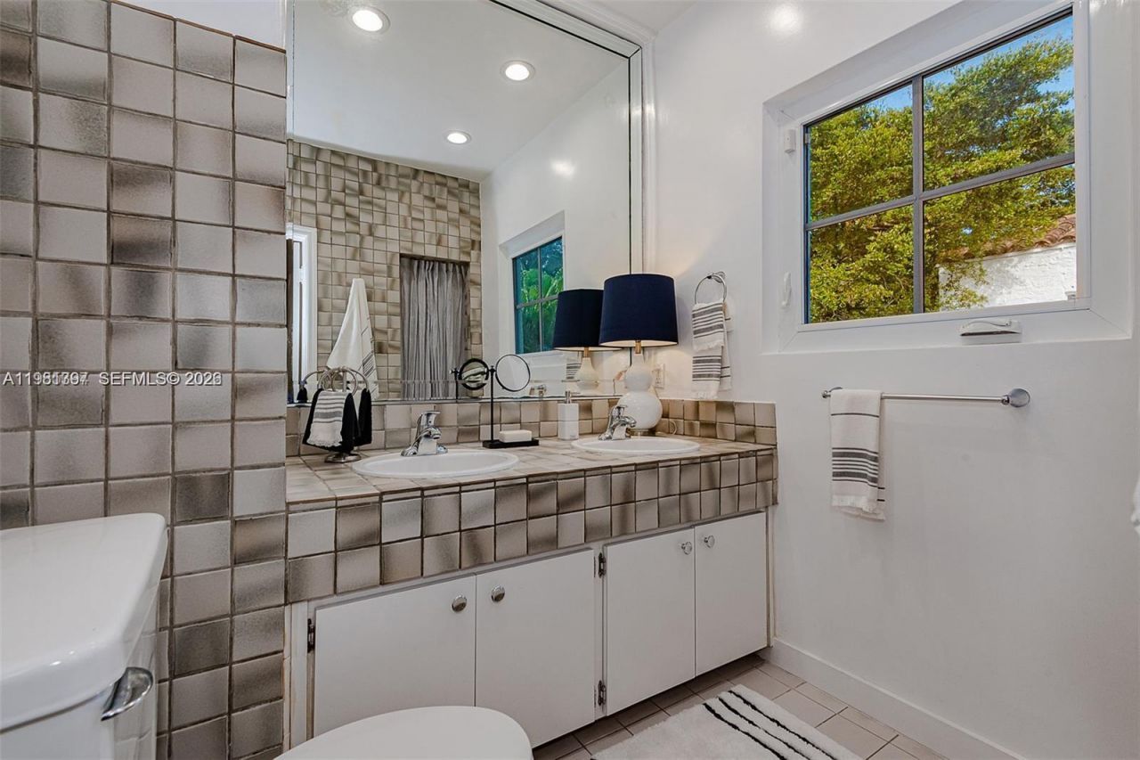 2111 Alhambra Cir , Coral Gables, FL 33134 Photo