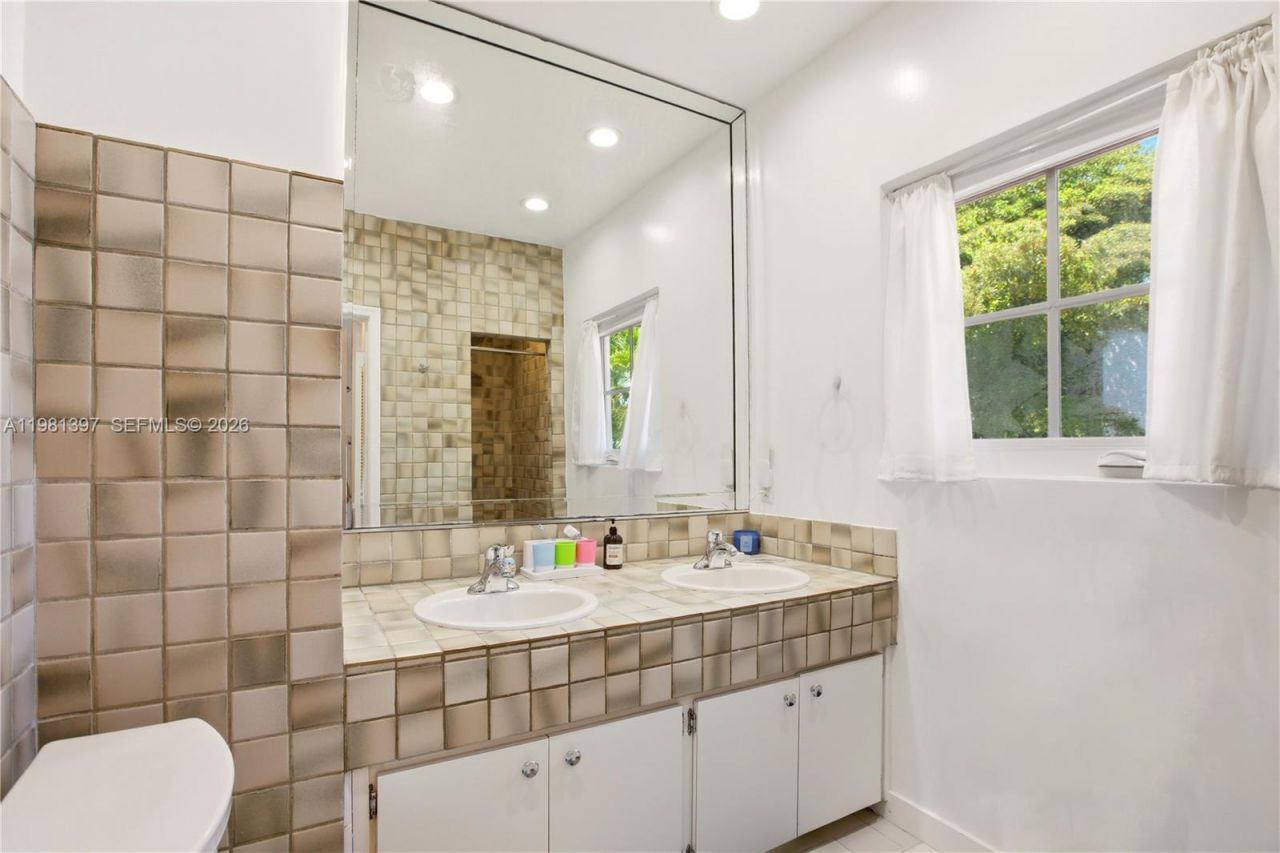 2111 Alhambra Cir, Coral Gables, FL 33134 Photo