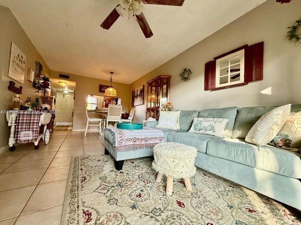 10616 NW 10th St, Unit 104, Pembroke Pines, FL 33026