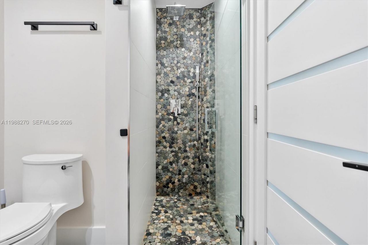 6365 Collins Ave, Unit 4307, Miami Beach, FL 33141 Photo