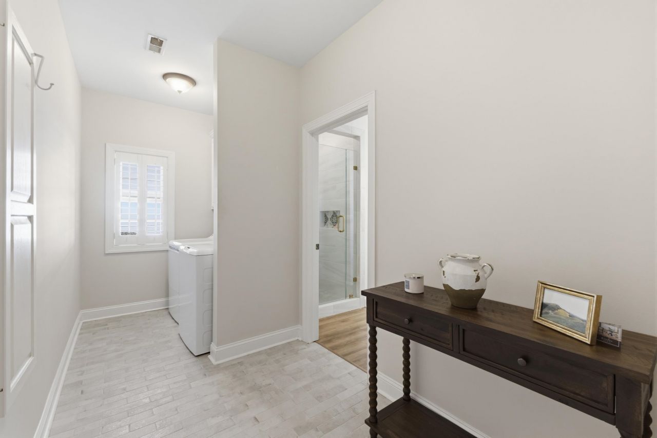 204 Chamberlin Dr. Photo 9