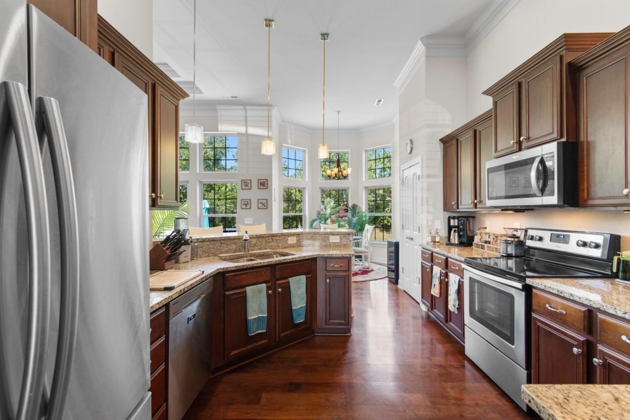 9060 Abingdon Dr.  Photo 10