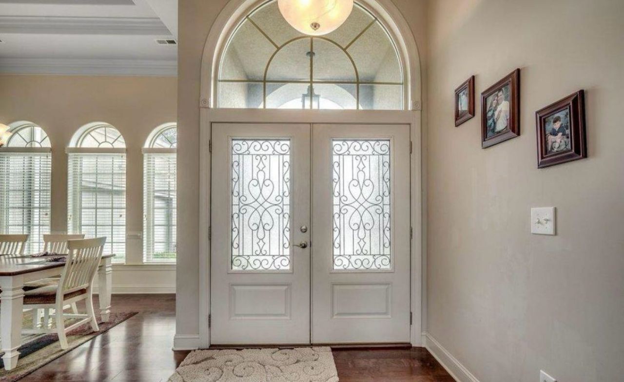 9060 Abingdon Dr.  Photo 8