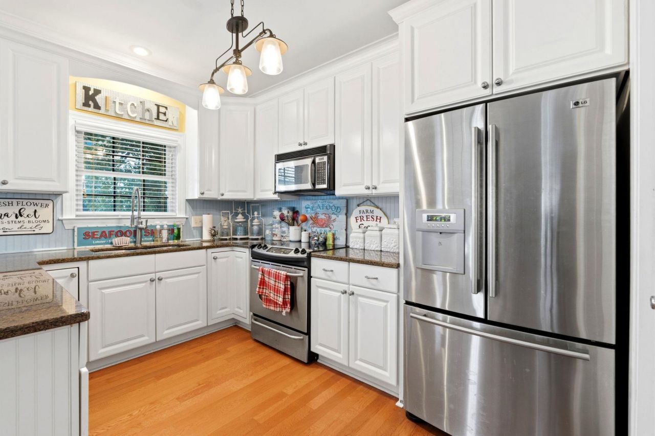 611 South Palmetto Way Photo 11