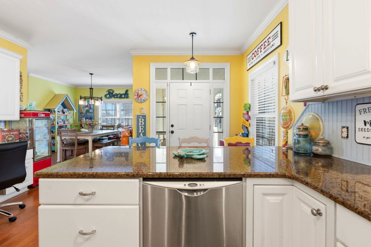 611 South Palmetto Way Photo 12