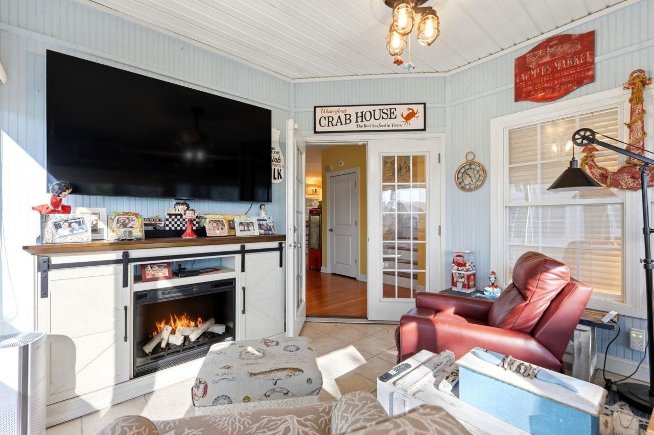 611 South Palmetto Way Photo 16