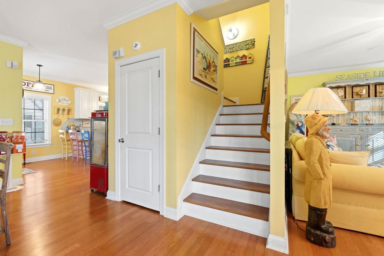 611 South Palmetto Way Photo 17