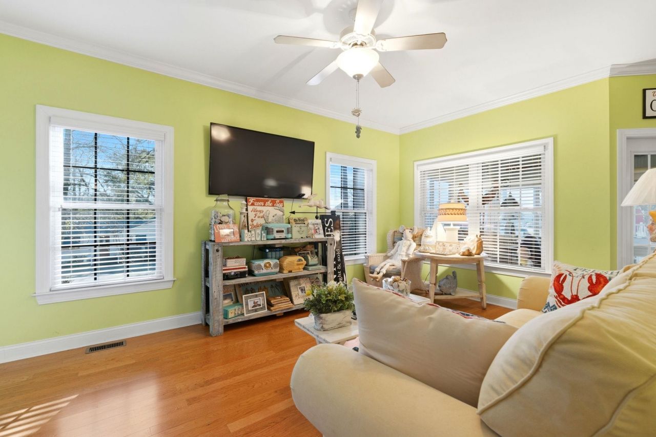 611 South Palmetto Way Photo 18