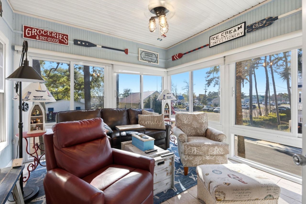 611 South Palmetto Way Photo 4