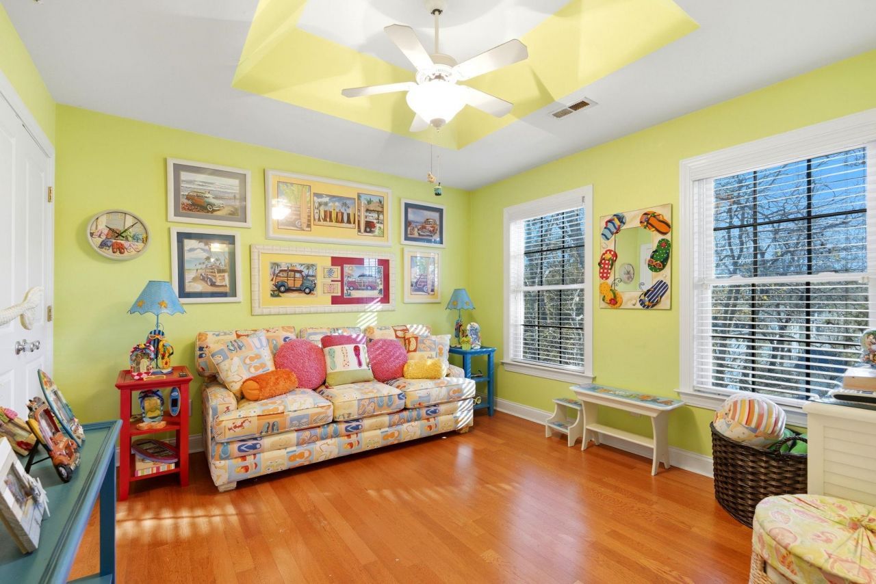 611 South Palmetto Way Photo 8