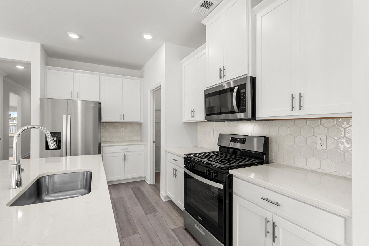 8216 Essence Dr. Photo 15