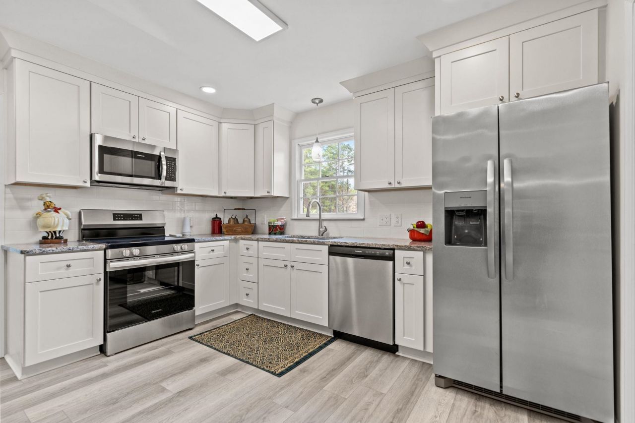 83 Pond St.  Photo 12