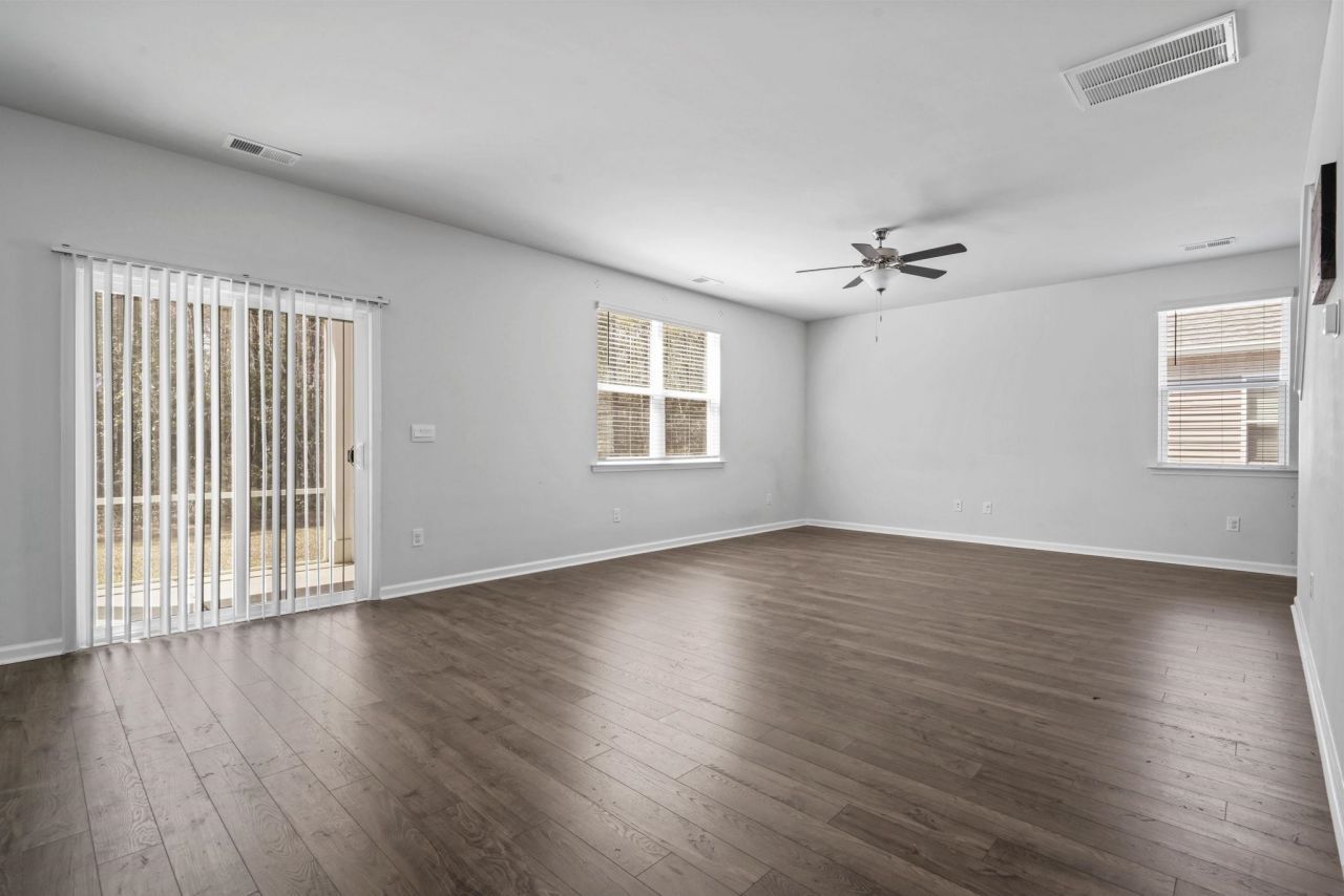 543 Meadowgrass Ct. Photo 4