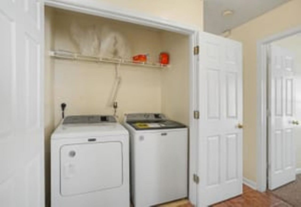 2620 Holmes Ct. S Photo 11