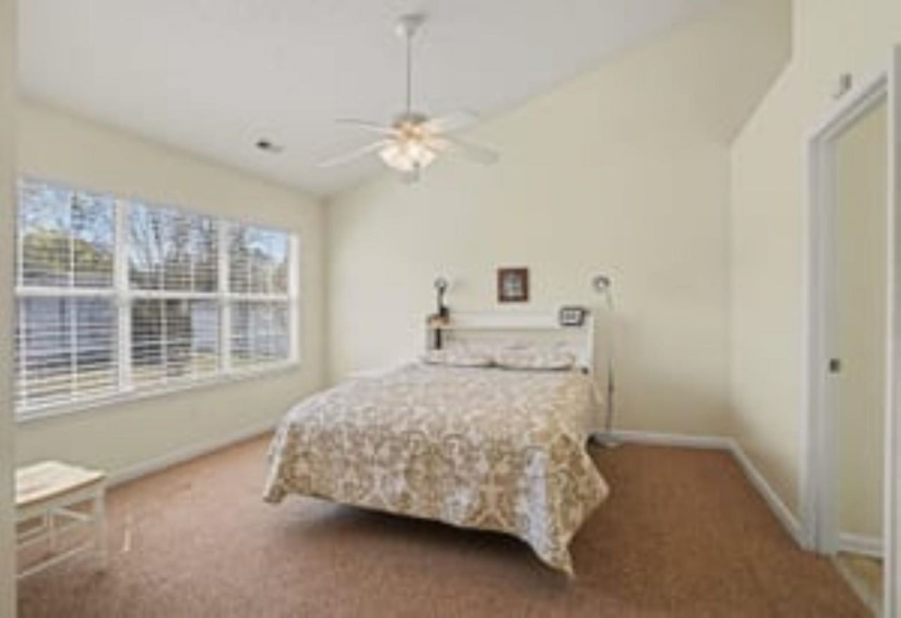 2620 Holmes Ct. S Photo 12