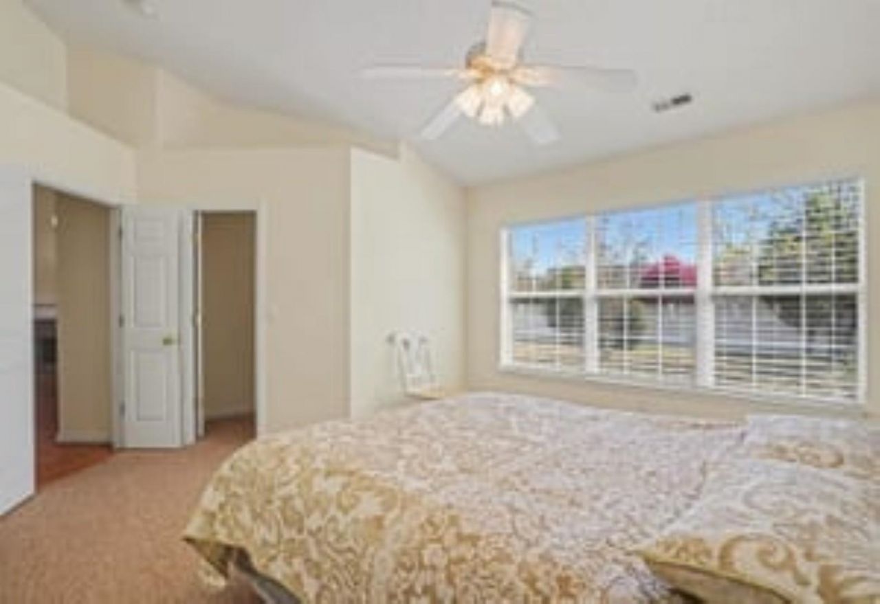 2620 Holmes Ct. S Photo 13