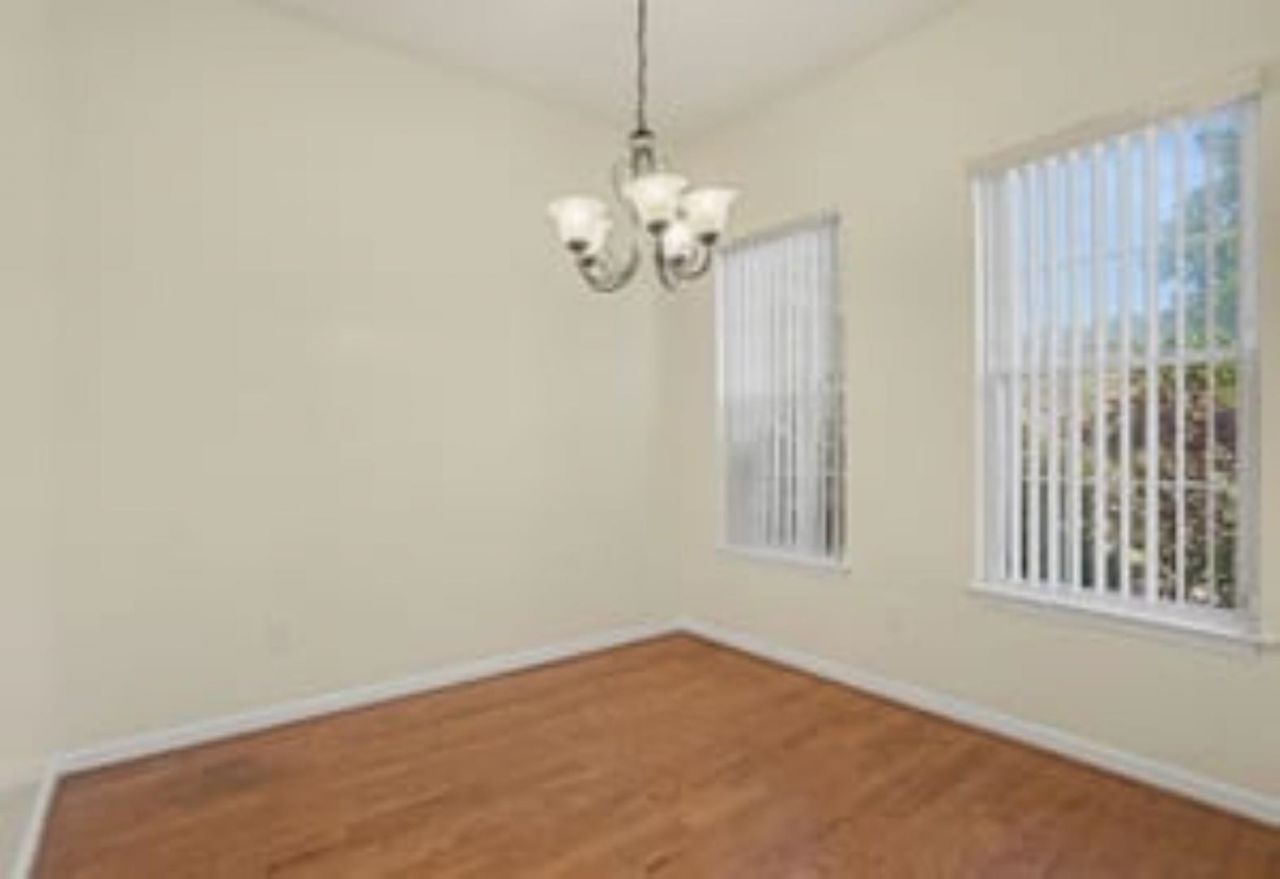 2620 Holmes Ct. S Photo 17