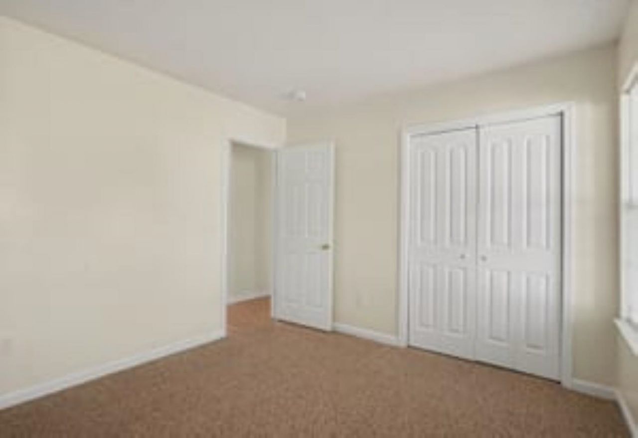 2620 Holmes Ct. S Photo 18